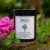 Świeca sojowa 180 ml JAKULO Geranium i Mięta w szklanym brązowym słoiczku z nakrętką – naturalna świeca z Citrepel, o świeżym, roślinnym aromacie odstraszającym insekty.