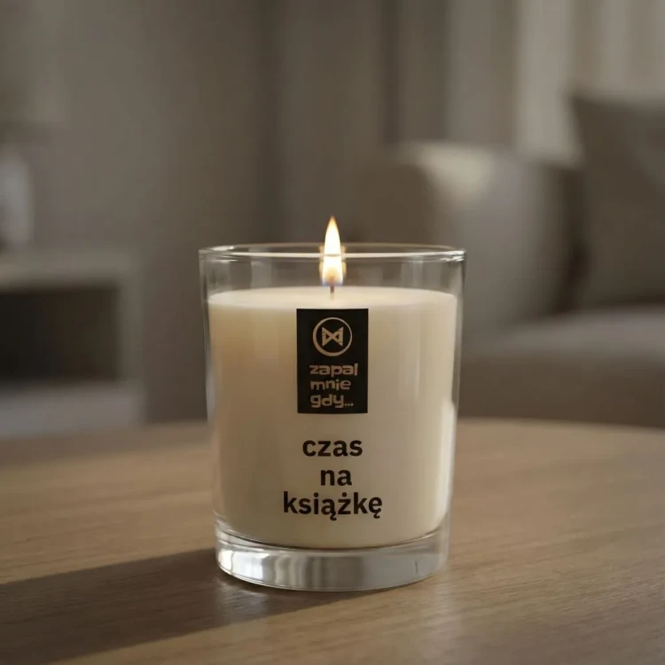 Świeca premium JAKULO z nadrukiem na szkle i drewnianą pokrywką – czas na książkę