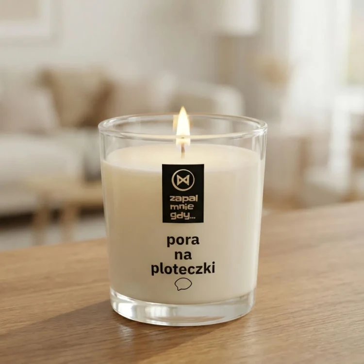 Świeca premium JAKULO z nadrukiem na szkle i drewnianą pokrywką – pora na ploteczki