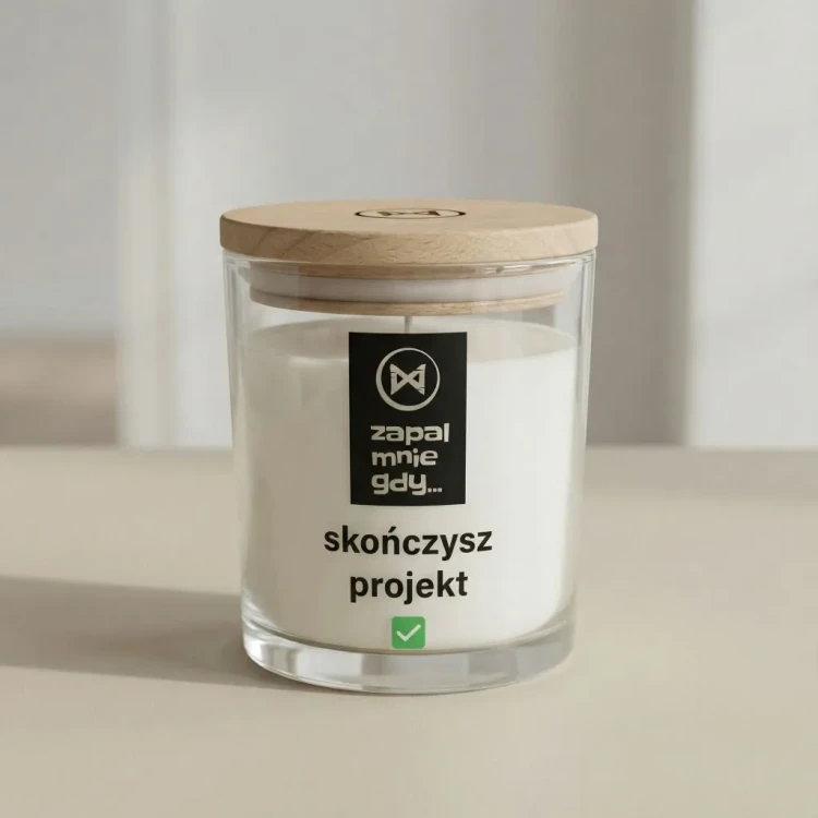 Świeca JAKULO z nadrukiem na szkle i drewnianą pokrywką – skończysz projekt