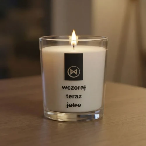 Świeca premium JAKULO z nadrukiem na szkle i drewnianą pokrywką – Wczoraj teraz jutro
