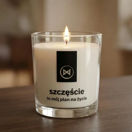 Świeca premium JAKULO z nadrukiem na szkle i drewnianą pokrywką – Szczęście to mój plan na życie