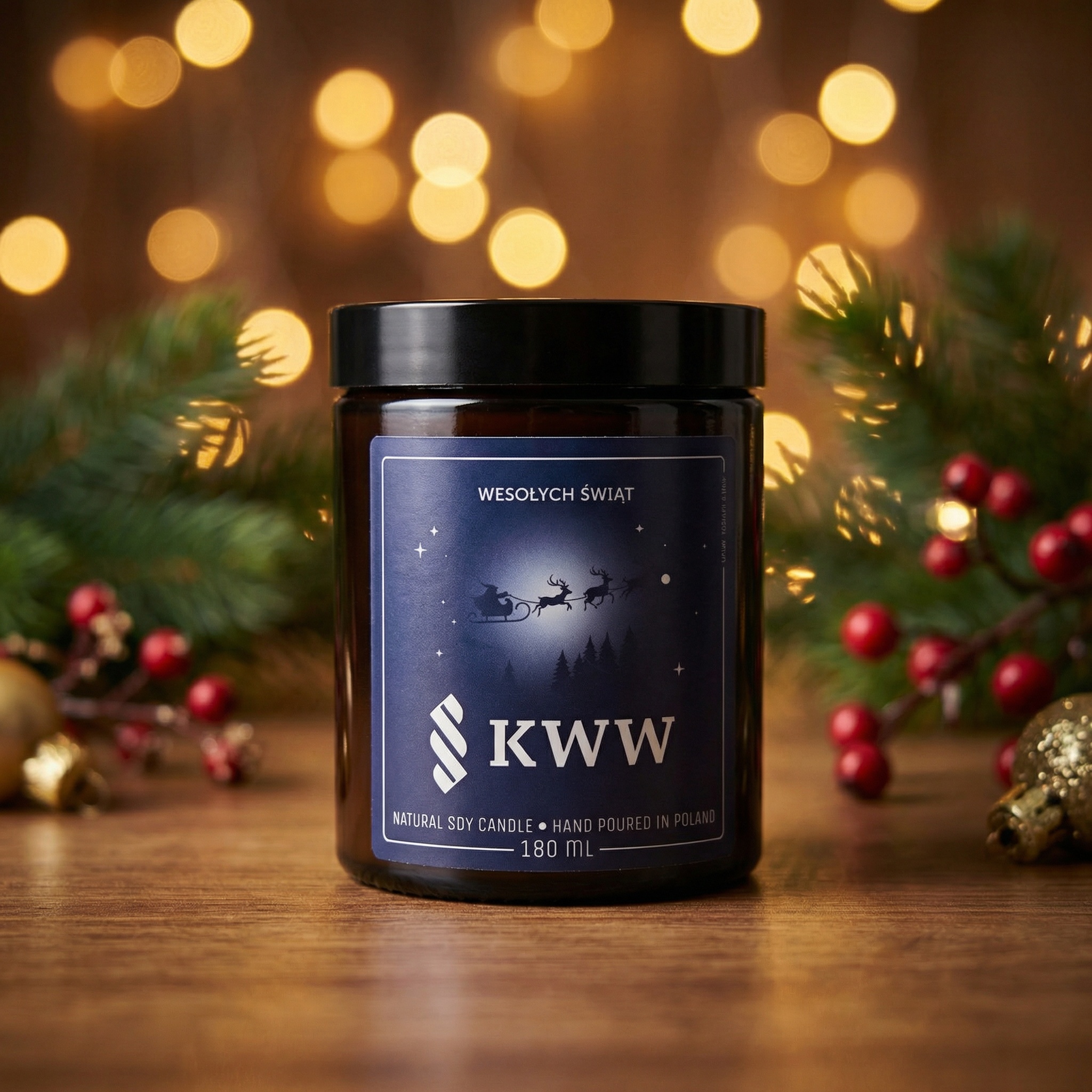 Świeca świąteczna KWW 180ml — etykieta z logo