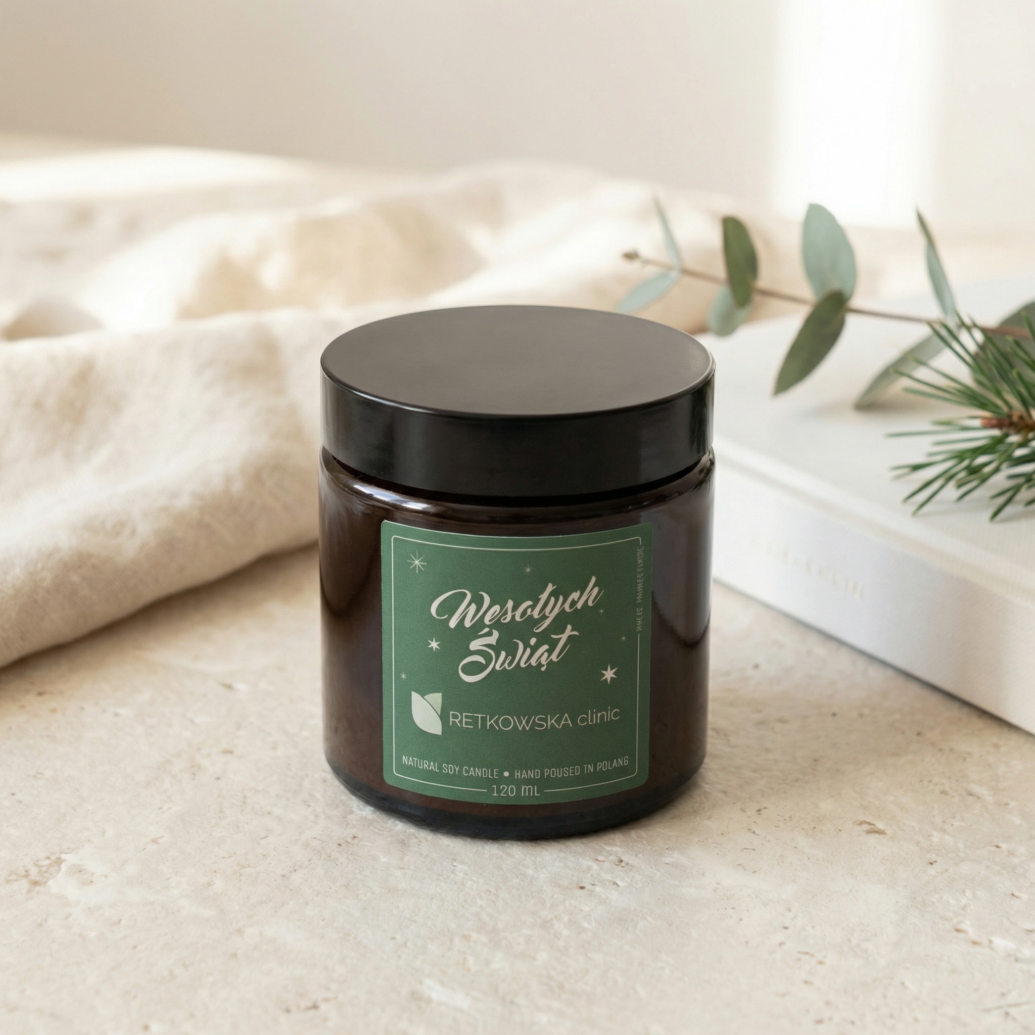Świeca świąteczna Retkowska Clinic 120ml — etykieta z logo